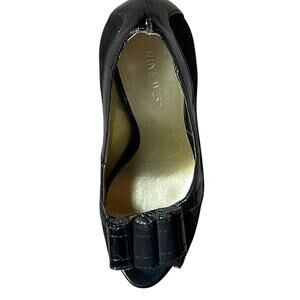 Nine West Black Leather and Suede Bow Front Heels. 5.5